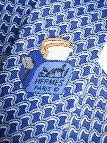 Corbata Hermes Azul Geométrica Estampado Tostado Edición Especial - Imagen 4 de 4
