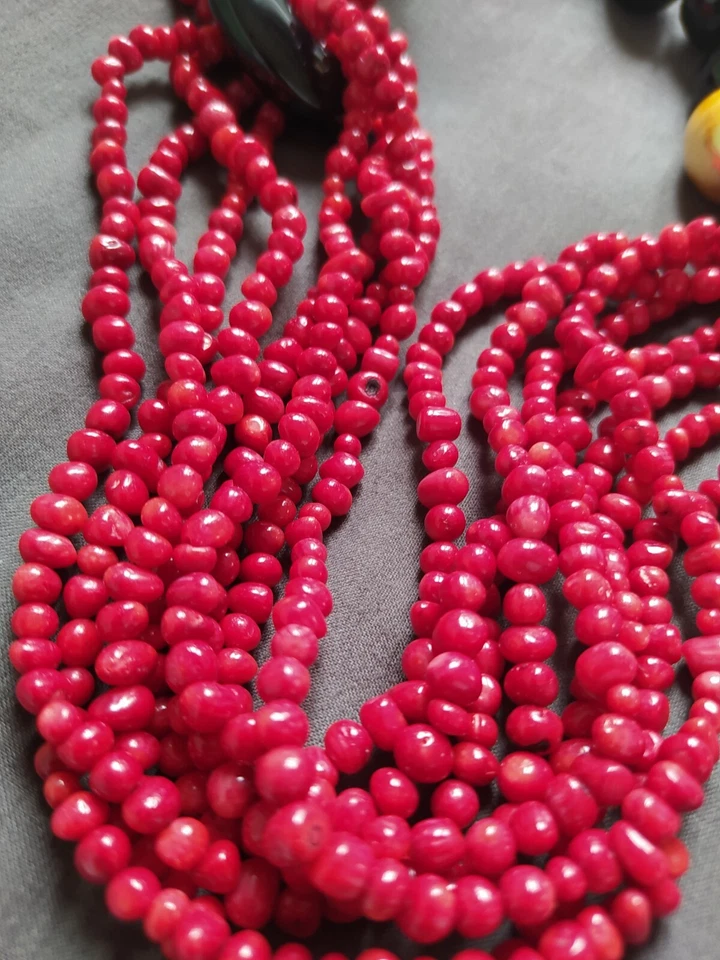 Collana regolabile fili di corallo rosso, dettagli onice e argento con bracciale - Immagine 2 di 4