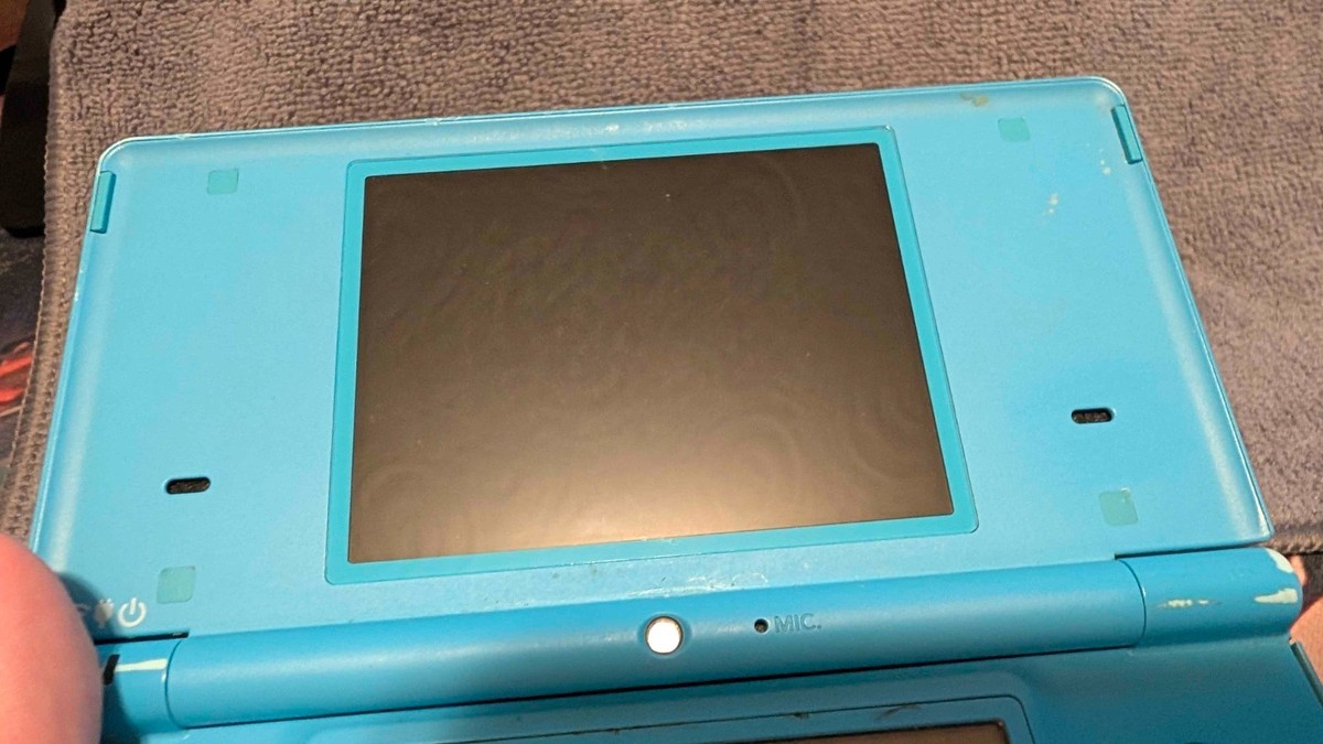 Nintendo DSi Blue Handheld Console w/ Stylus & Charger Faulty