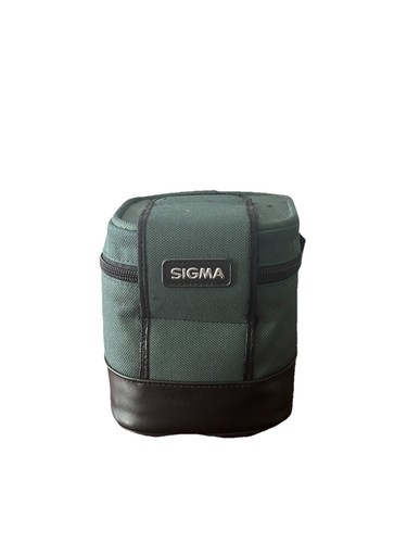 Sigma 20mm 1:1.8 EX DG ASPHERICAL with flare hood and carrying case - Picture 2 of 11