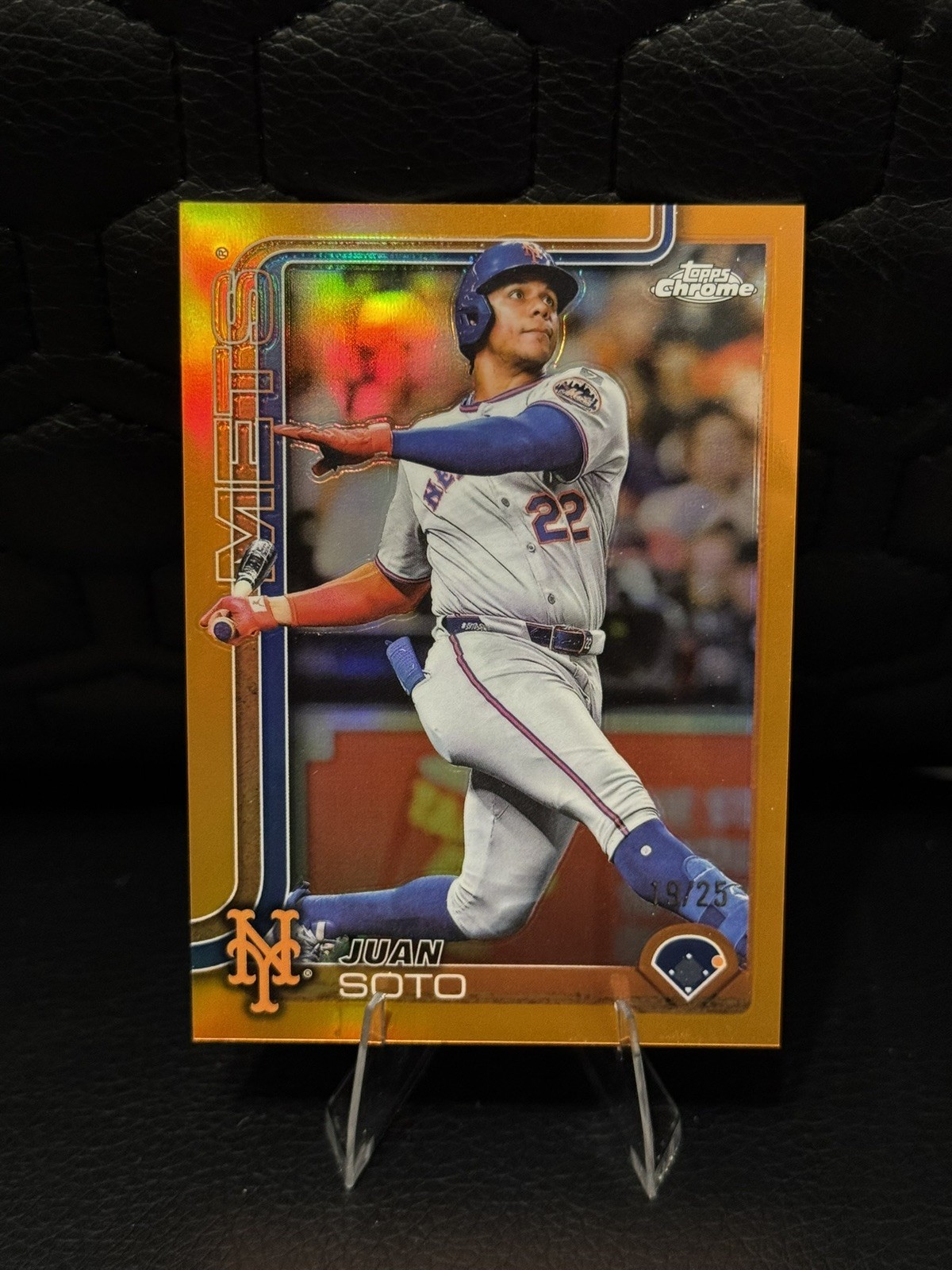 2025 Topps Chrome Juan Soto True Orange Refractor 19/25 Color Match #200 Mets