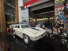1967 Corvette Sting Ray White With Marina Blue pin strip Hood 1 /18 0790wy Unit.