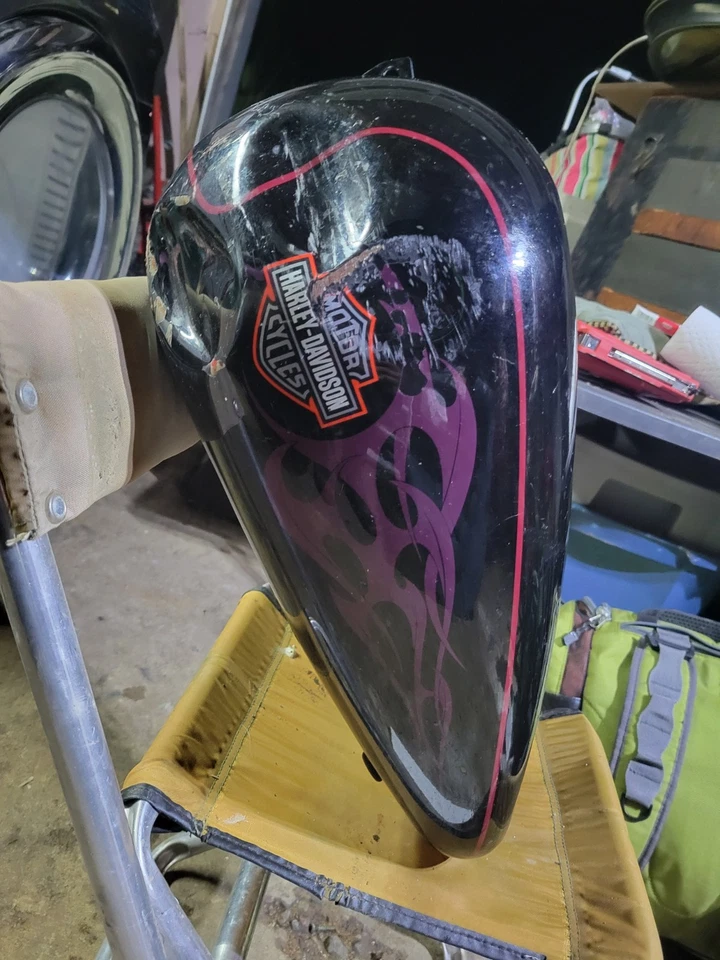 原始设备制造商 Harley FXD Dyna Wide Super Fatbob 定制滑翔黑色火焰油箱  — 第 2/4 张图片