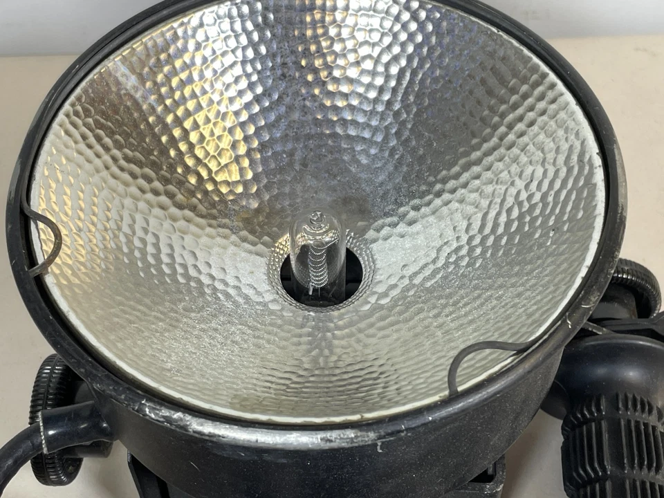 Lowel DP Spot Flood Studio Light Cord TESTED GOOD BULB & Extra Lamp - Image 3 of 4