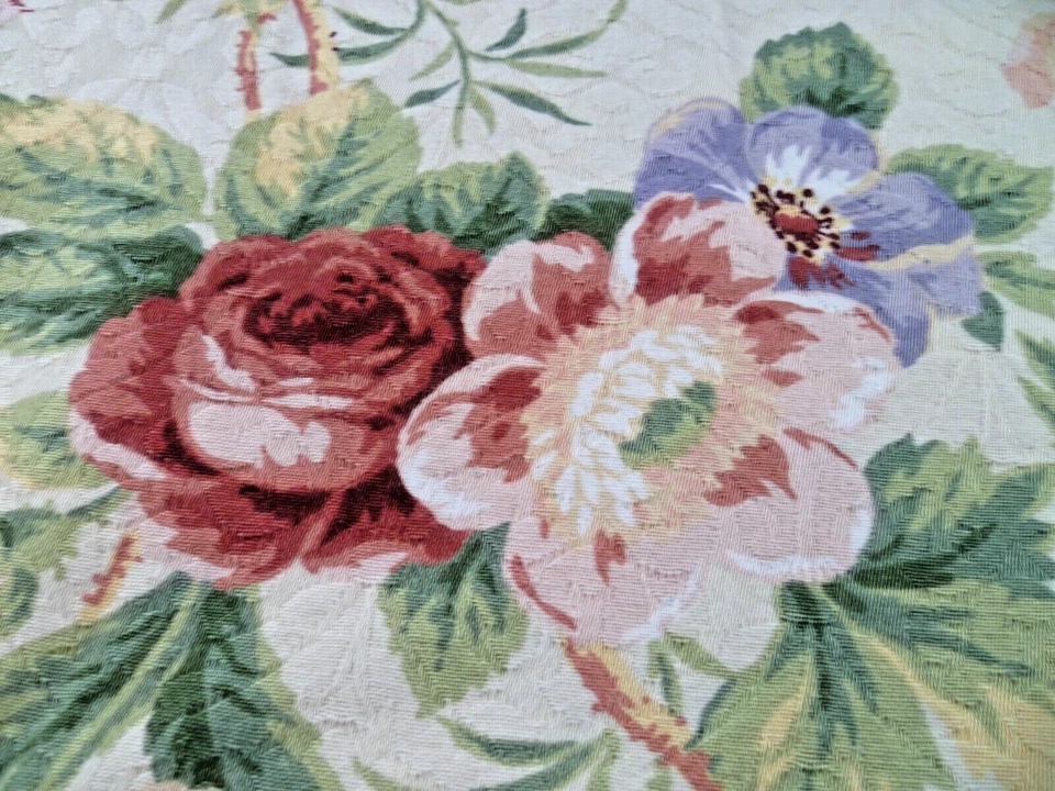 TELA SERIGRAFIADA DISEÑO JAY YANG FLORAL ROJO VERDE CREMA ALGODÓN 52X52 1 YARDA Foto 4 de 4