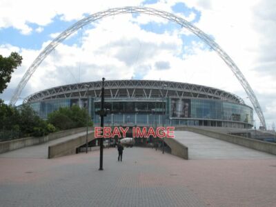 PHOTO  NEW WEMBLEY STADIUM AND ARCH FROM OLYMPIC WAY OF WEMBLEY STADIUM FROM OLY