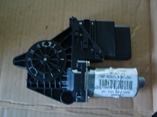 Motor für el. Fensterheber VW Passat 3B Bj99 hinten links 3B9839751AF