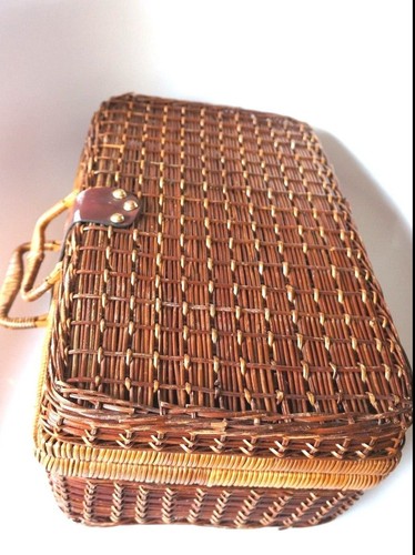 VINTAGE EMPTY PICNIC/STORAGE BASKET - Picture 3 of 4