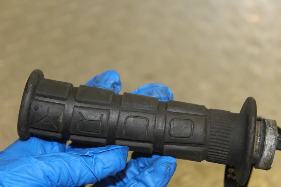 1980 KAWASAKI 750 LTD KZ750H RIGHT THROTTLE GRIP - Изображение 4 из 4