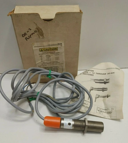 NEW OLD STOCK! EATON CUTLER-HAMMER INDUCTIVE PROXIMITY SENSOR E57LBL18A2S5