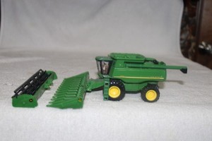 1/64 JOHN DEERE 9750 STS COMBINE