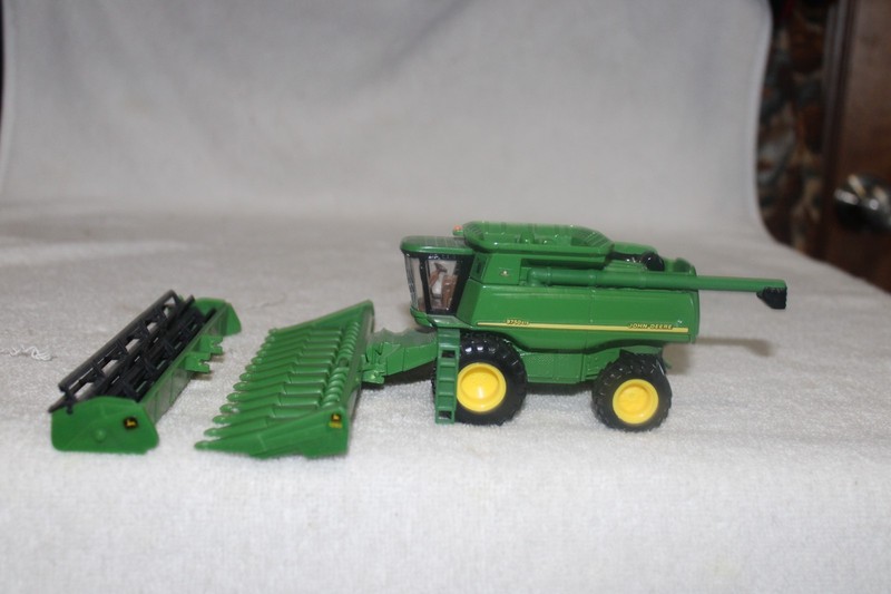 1/64 JOHN DEERE 9750 STS COMBINE