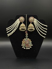 Asian Indian Pakistani Jewelry Set with Earrings and Tikka