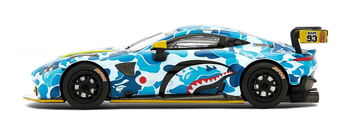 Genesis Company POP RACE 1/64 BAPE (R) X ASTON MARTIN GT3