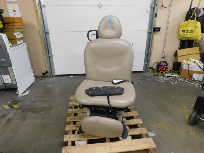 Midmark 630-003 Power Procedure Chair  #D (MERC-2647)