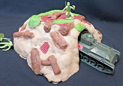 Classic Toy Soldiers Buried Chi Ha Position w/ Chi Ha Tank & 16 Japanese (54mm) - Picture 2 of 3