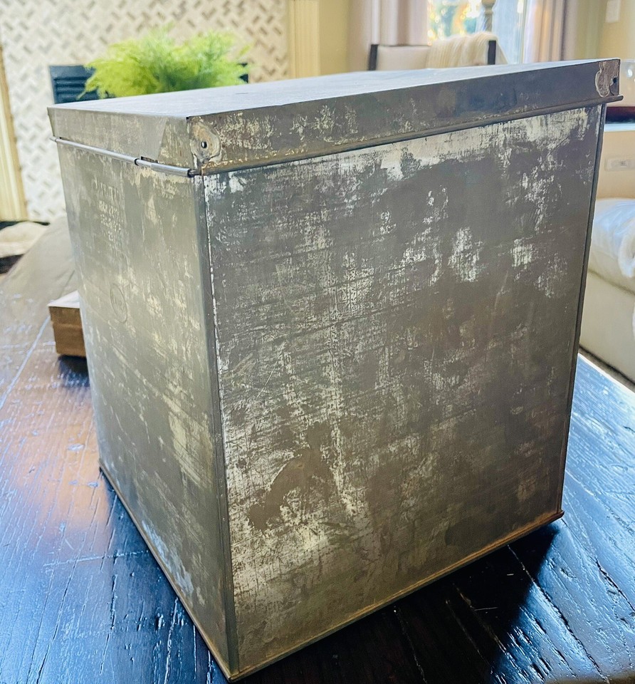 Antique Vintage Gold Medal Soda Crackers Tin Hinged Lid. Wichita Kansas