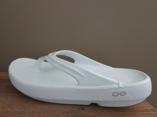 Oofos Oolala Luxe sz 6 ice White/green Recovery ortho Comfort Flip Flop sandal - Picture 2 of 10