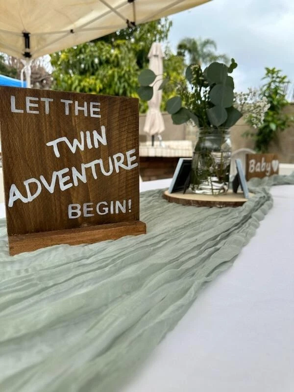 Decoraciones de mesa de baby shower hechas a mano para niños gemelos Foto 4 de 4