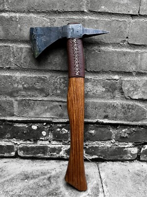 Handgefertigte Mehrzweck geschmiedete Beil mit Lederscheide robuster Holzgriff,