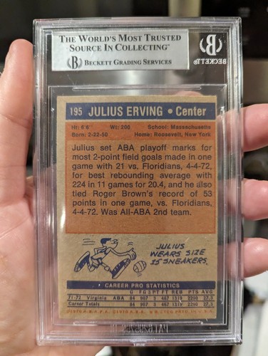 Tarjeta de novato firmada por Julius Erving Dr J 1972 Topps HOF ABA Beckett Squires 76ers - Imagen 2 de 2