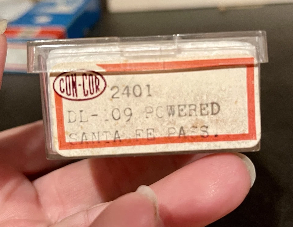 Con-Cor Santa Fe Locomotive 2401 DL-109 N Scale Tested Runs Good Lights Work C-8 - Image 3 of 4