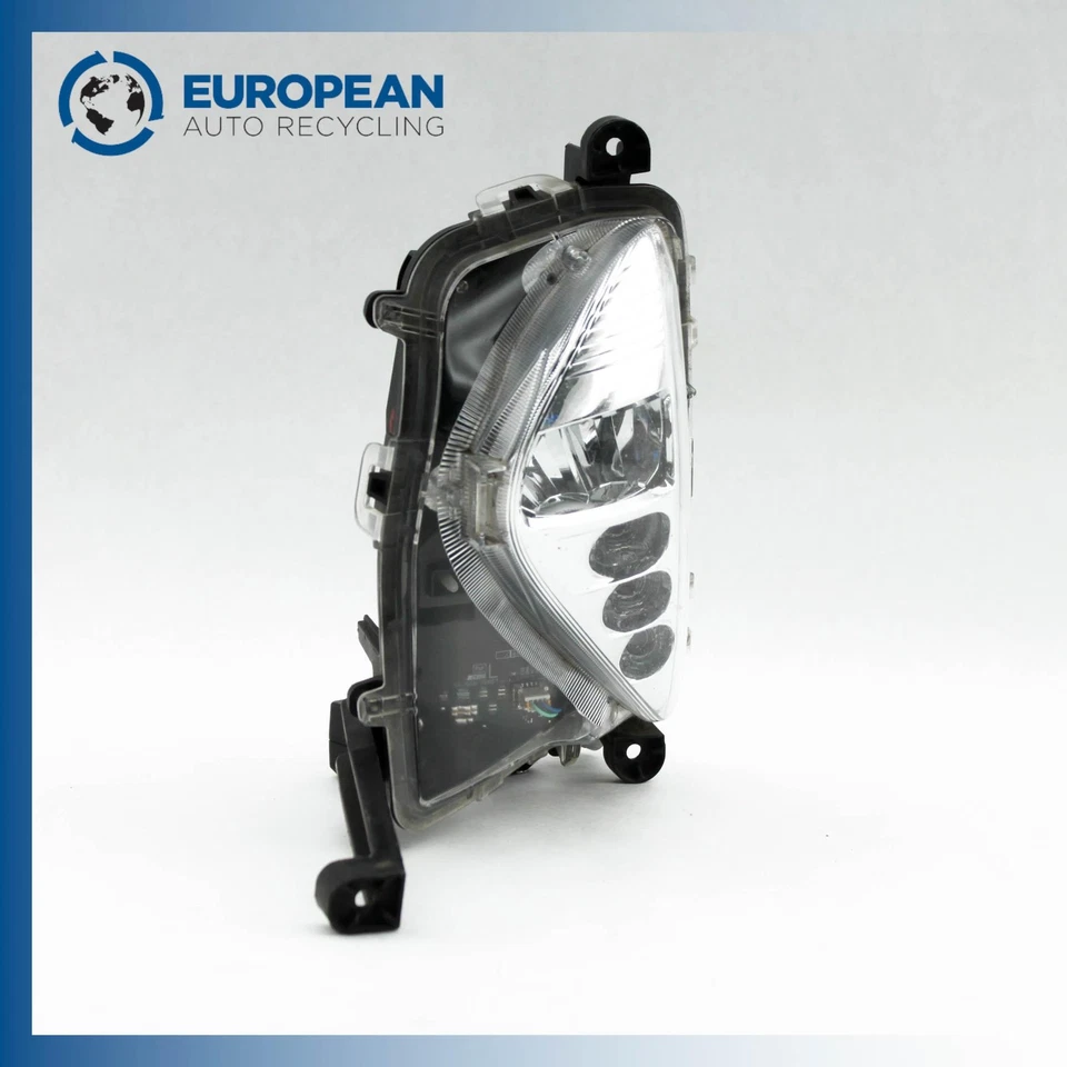 Luz antiniebla del lado izquierdo del conductor Toyota Prius 2016-2018 - 8122047030 OEM Foto 2 de 4
