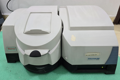 Thermo Scientific Evolution 600 UV-VIS Spectrophotometer EVO600 PC - Picture 1 of 24
