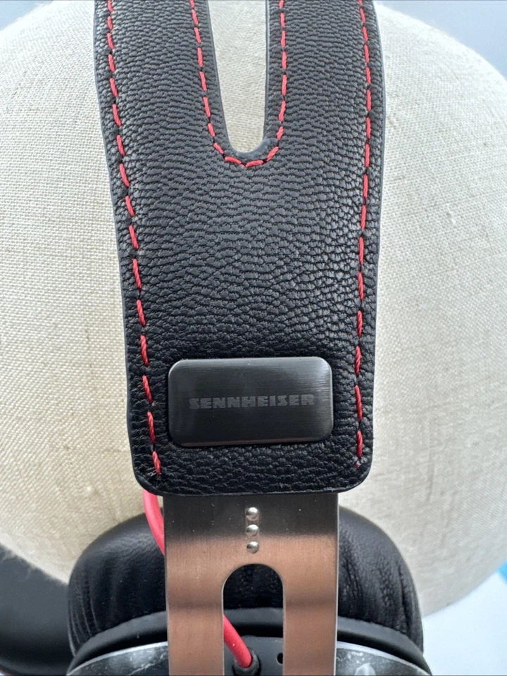 Sennheiser Momentum 1.0 Primera Generación Auriculares con Cable Sobre la Oreja Negro-Rojo con Estuche Foto 4 de 4