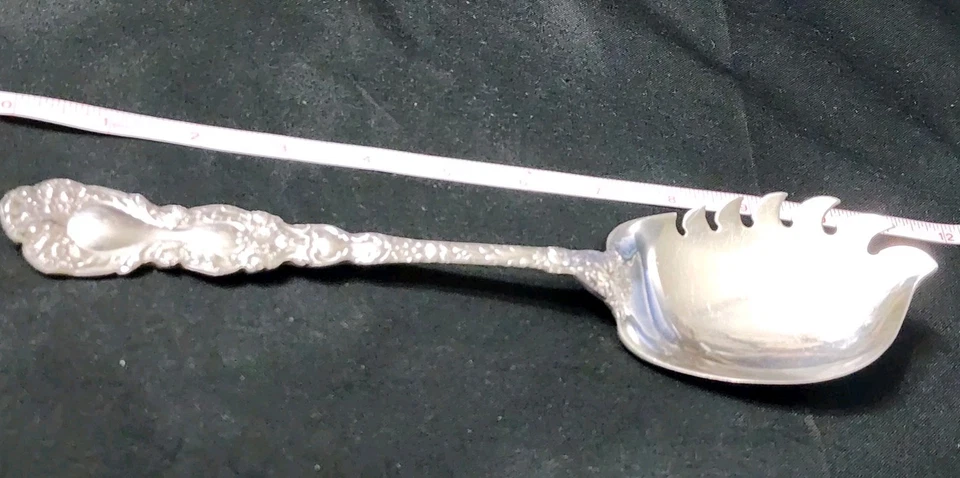 😎 GORHAM c1977 IMPERIAL CHRYSANTHEMUM SILVERPLATED "10 5/8" MACARONI SERVER 🔎 - Image 2 of 4