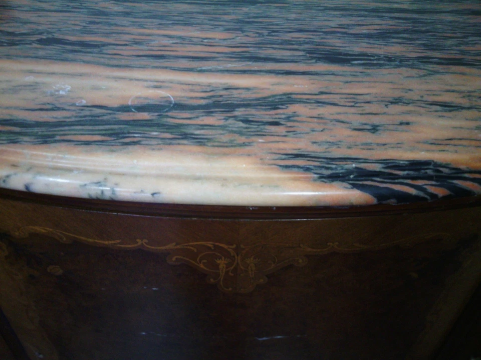 País francés de cambio de siglo, buffet provincial con tapa de mármol  Foto 3 de 4