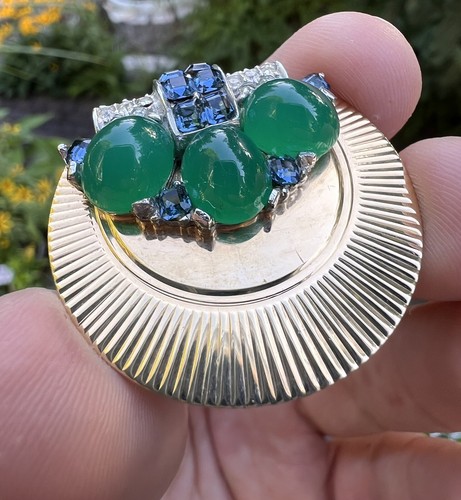 1950's MARCEL BOUCHER Gold Tone Green Cabochon Brooch Numbered 3560 - Picture 3 of 16