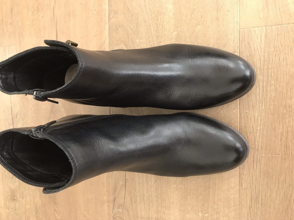 Clarks Women Black Leather Boots Size 5
