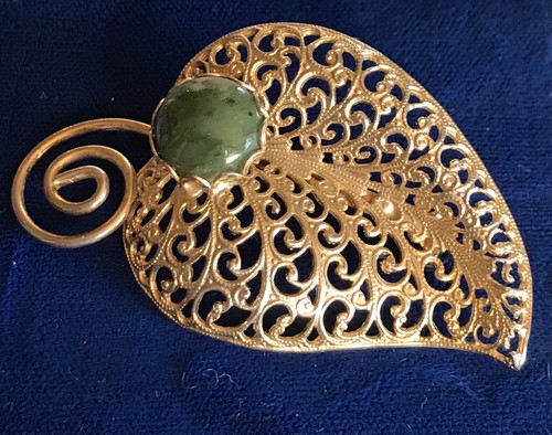 FILIGREE LEAF brooch pin GREEN STONE estate jewelry EUC - Picture 2 of 10