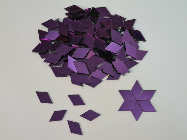 100 pezzi specchio vetro viola forma diamante circa 1 x 2 cm spessore 2 mm. - 100 pezzi specchio vetro viola forma diamante circa 1 x 2 cm spessore 2 mm. -