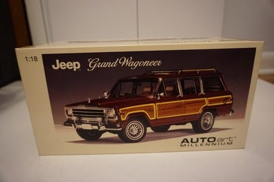 1/18 Auto Art Millenium Jeep Grand Wagoneer back driver window broke (1136)