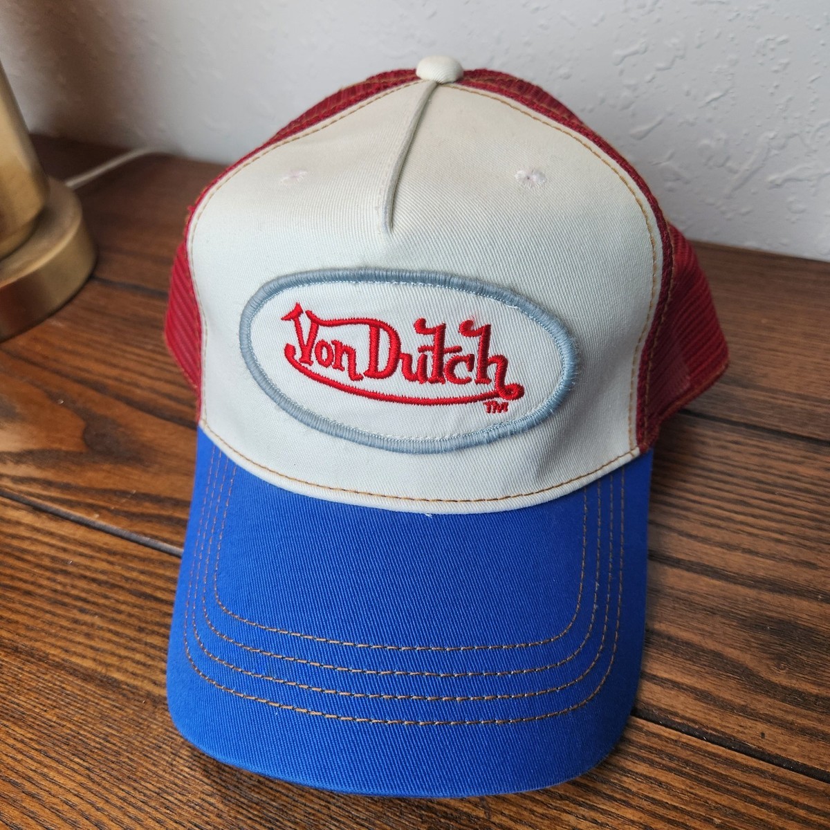 Von Dutch リバースロゴ ベルベット トラッカー キャップY2K Von Dutch リバースロゴ ベルベット トラッカー キャップY2K 今だけ
