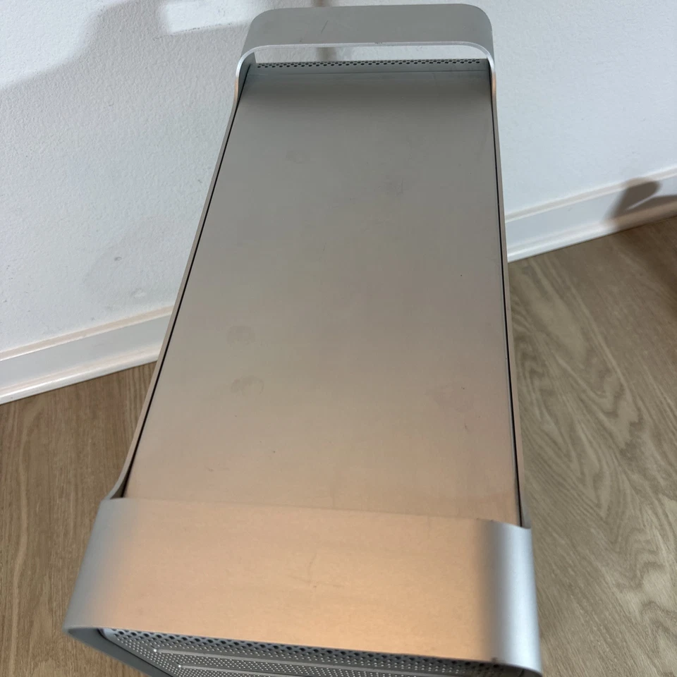 Apple Mac Pro A1289 8-Core 2.4GHz 6GB RAM 1TB - FOR PARTS  - Image 3 of 4