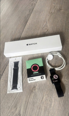 Apple Watch SE 44mm Space Gray - OVP & Extras - 87% Akku - Top!