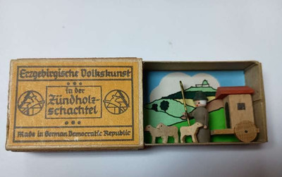 Vtg Erzgebirgische Volkskunst in der Zundholzschachtel madeGDR Matchbox Shephard