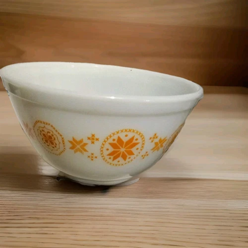 Pyrex Town Country 402 Mixing Bowl 1 1/2 QT White Orange Vintage