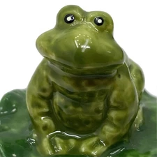Vintage Trinket Box FROG ON LILY PAD Round Ceramic Hinged