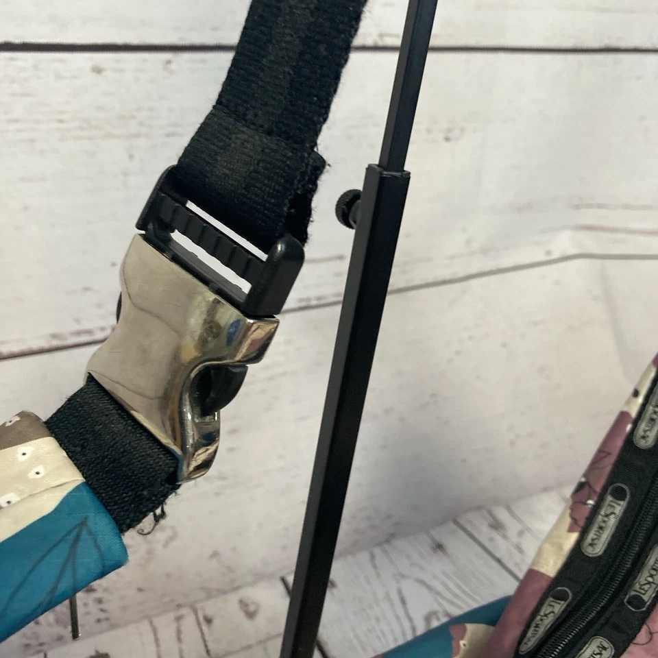 Bolso Hobo Lesportsac Estampado Animal Pájaro Naturaleza Floral Multicolor Grande Foto 3 de 4