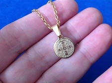 COLLAR SAN BENEDICTO Colgante Protección Medalla San Oro Plt Acero Inoxidable 23”