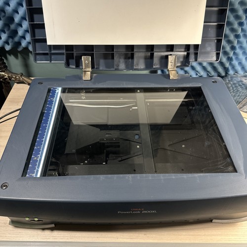 Umax PowerLook 2100XL U9901-H9D0 4882A097 Flatbed Scanner. - Picture 2 of 9