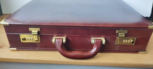 Varese OCS Oxblood Leather Briefcase Caramel Brownish-Red Interior - Italy - VGC
