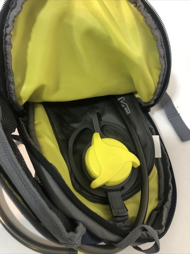BODY GLOVE Backpack with Water Bladder for Hiking, Storage, Hydration - Picture 8 of 9
