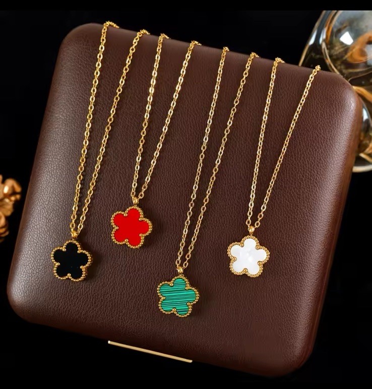 High Quality Gold Plated Clover Pendant Necklace for Women – Waterproof Gift