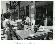 1986 Press Photo People Building Benches at Armory Square, New York - syp39479