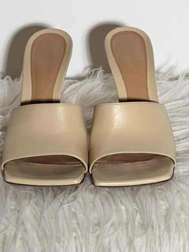 Bottega Veneta Lido Leather Mules Slides Sandals Size 37EU, 7US Color Nude